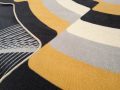 SLICES Designteppich in grafischem Muster aus Wolle